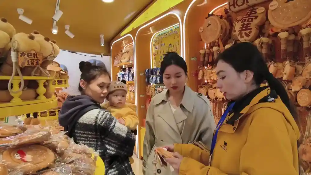 双节遇‘疆’美:乌鲁木齐成旅游新顶流