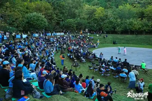 在场还是在线?戏剧未来之争引爆新舞台