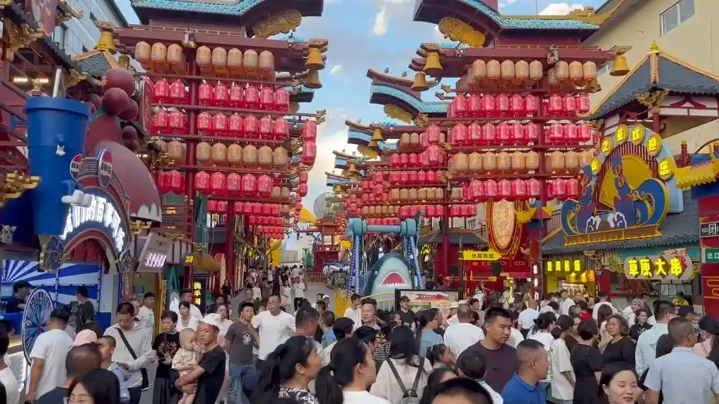 清凉游升温,主题展吸睛,暑期文旅消费掀起新热潮