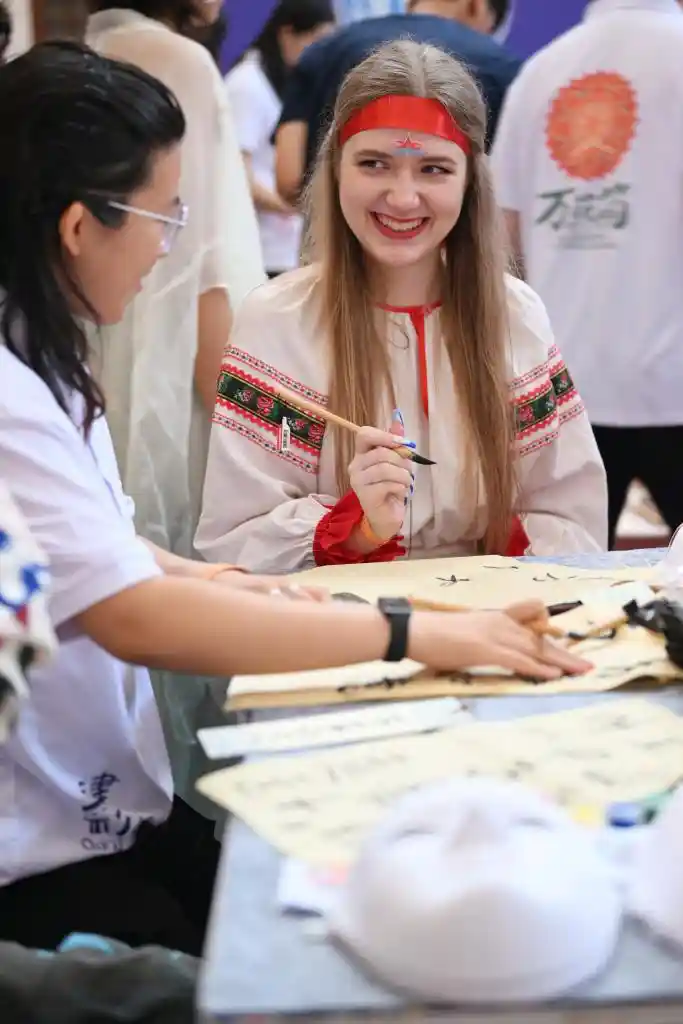 上合青年共绘文化新篇：跨域交流开启青春之旅