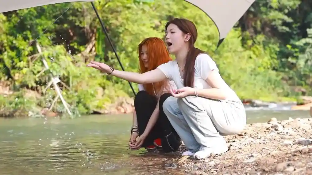 新华视点｜暑期文旅热力全开：清凉避暑与沉浸式主题展引爆消费新潮流