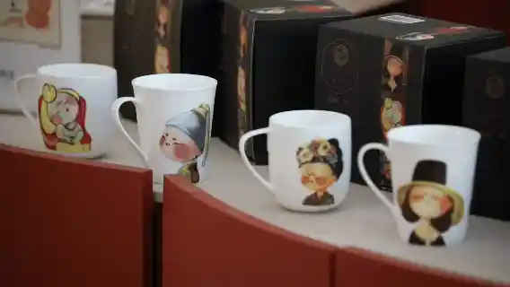 唐妞出圈!陕历博侍女俑变身国潮新宠