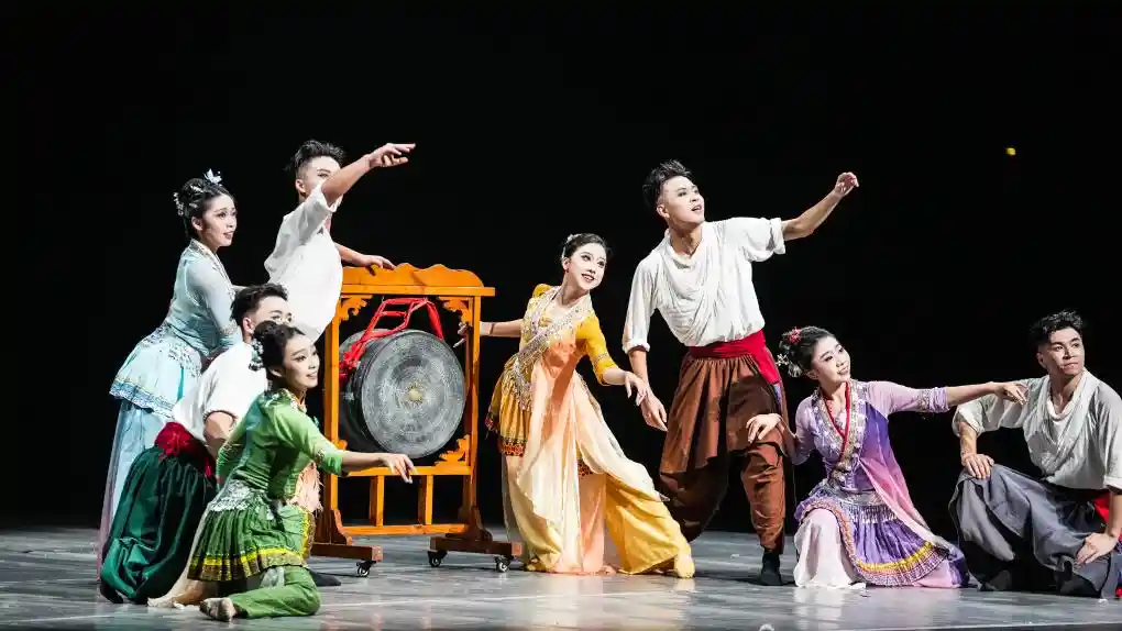 《黔方是我家》惊艳首演:舞蹈诗剧点燃贵阳之夜